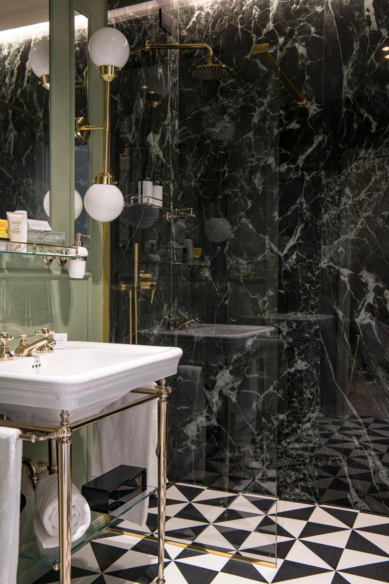 Hotel La Gemma فلورنس المظهر الخارجي الصورة Bathroom in the hotel